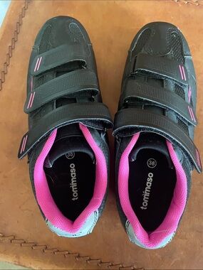 Tommaso Black Cycling Shoes with Pink Accents